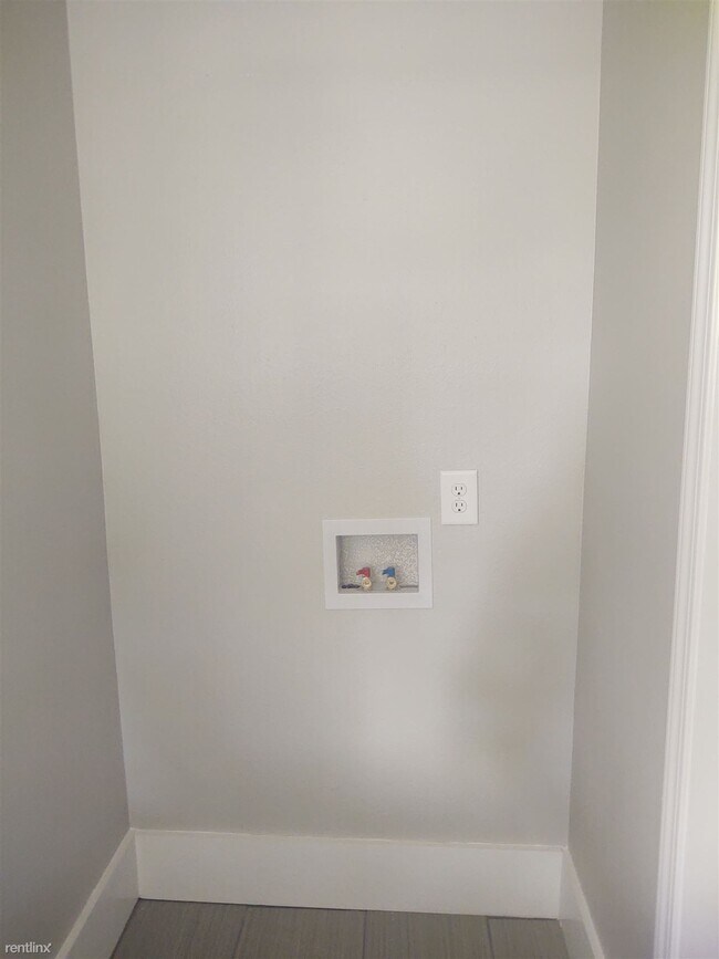 Foto del edificio - 3 br, 2 bath House - 721 Ward Street