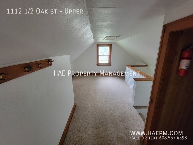 Foto del edificio - 1112 1/2 Oak Upper