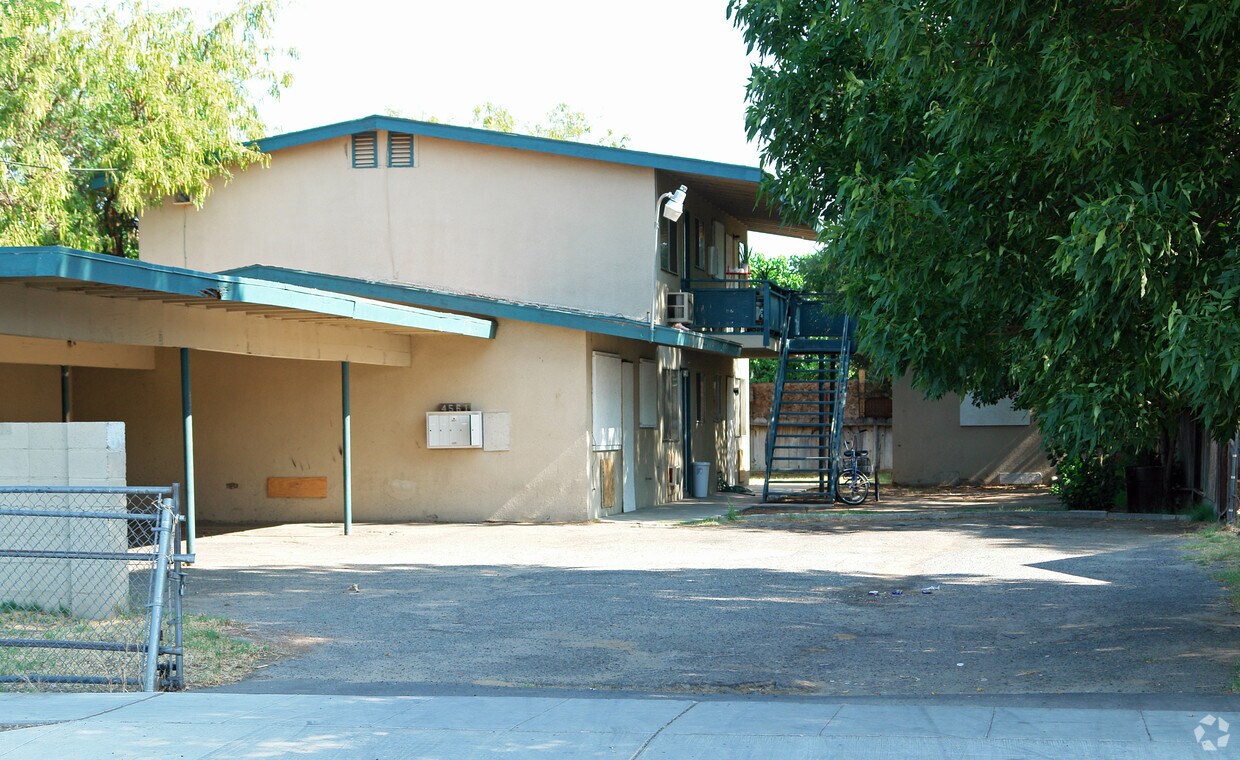 Building Photo - 4561 E White Ave