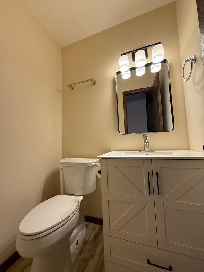 Powder Room 1 st floor - 7217 Park Shores Ct