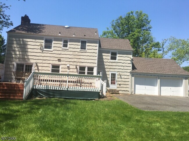 Foto del edificio - 424 White Oak Ridge Rd