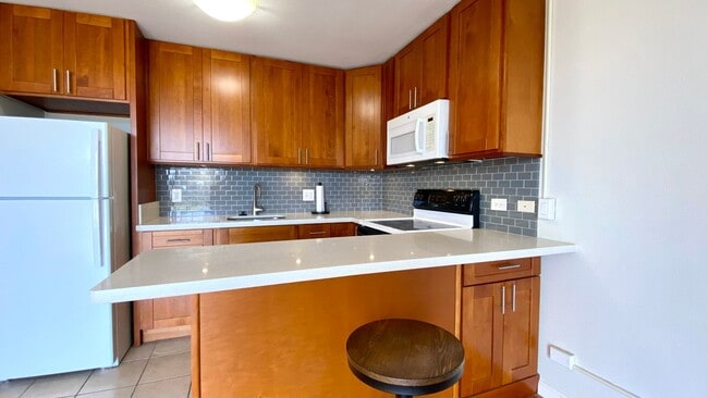 Building Photo - Views of Waikiki & Diamond Head - 1 Bed/1 ...