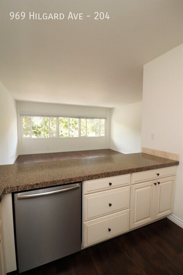 Foto del edificio - 967 Hilgard Ave