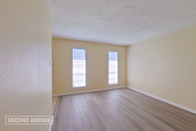 Building Photo - LIMITED TIME: $500 off second month’s rent...