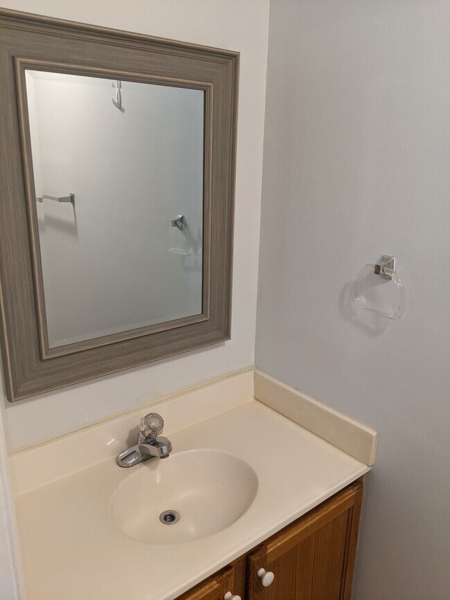 Building Photo - 105 Starlite Dr