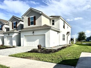 Building Photo - 1025 Spring Palms Lp