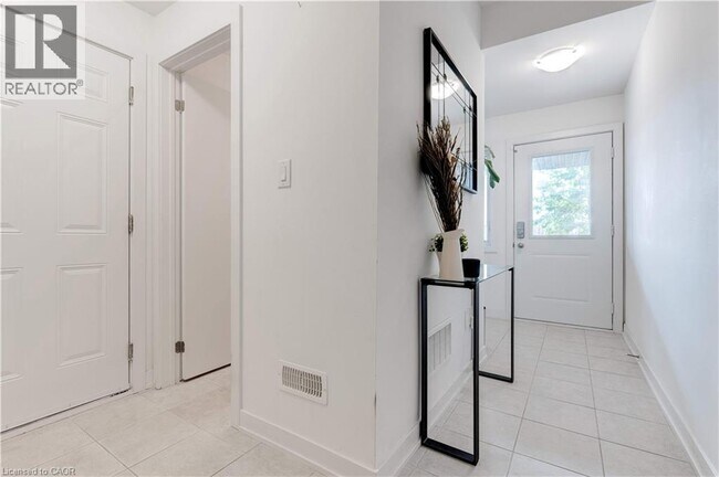 Building Photo - 590 N Service Rd