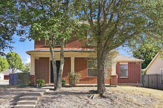 Building Photo - 846 Trinity Ln