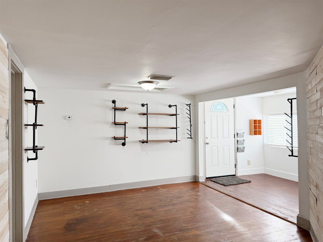 Foto principal - 2405 Sunset Blvd