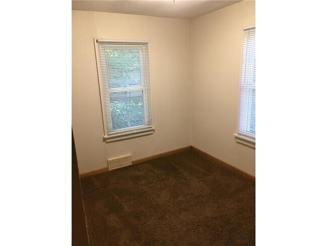 Building Photo - 4920 Ferncroft Dr