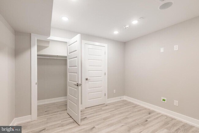 Foto del edificio - 2550 N Howard St