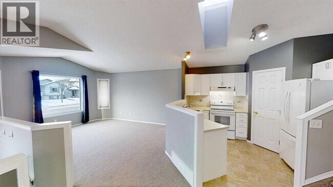 Building Photo - 9425 Lakeland Dr