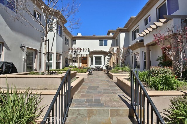 Foto del edificio - 1088 S Marengo Ave