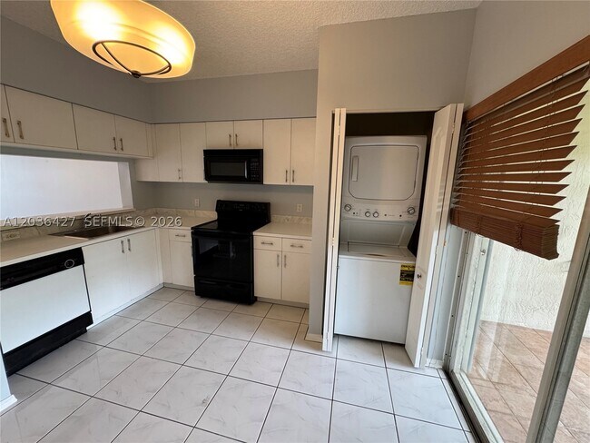 Foto del edificio - 77 Simonton Cir