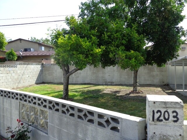 Building Photo - 1203 W Rosewood Ct