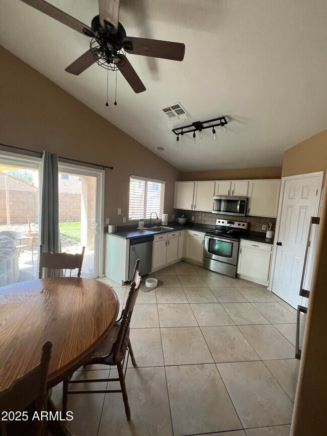 Foto del edificio - 12505 W Laurel Ln