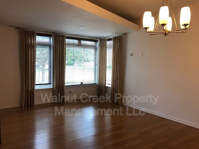 Foto del edificio - 7405 Battery Park Blvd