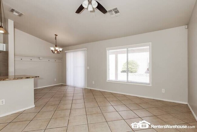 Foto del edificio - Stunning 4 bedroom with 3 car garage!