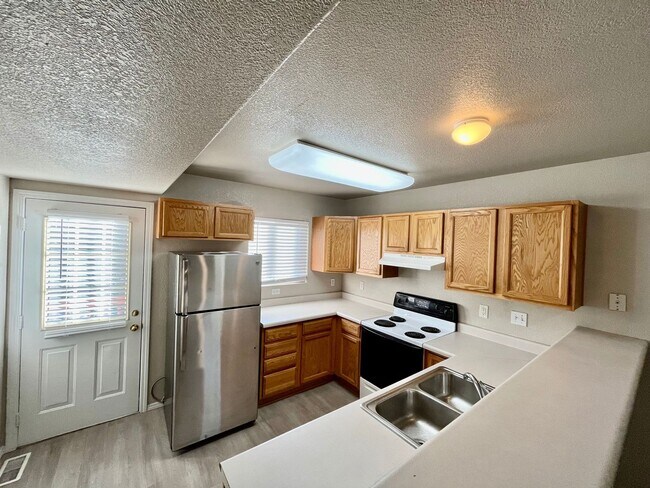 Foto del edificio - 7877-7895 Antelope Valley Point