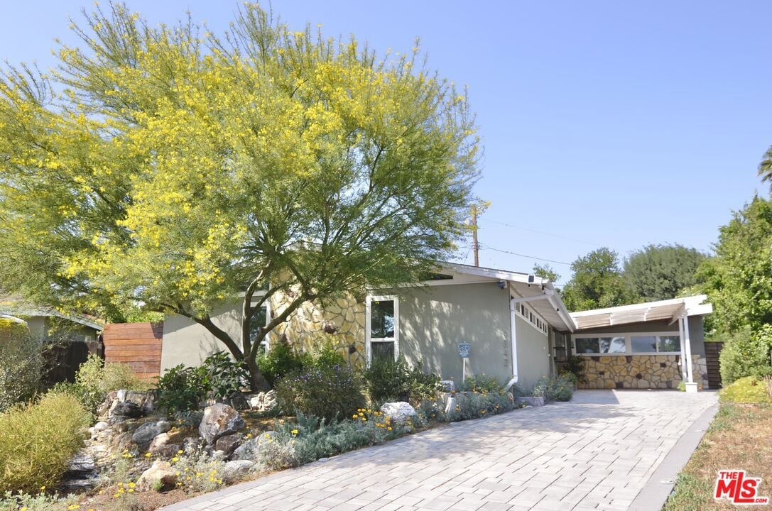 Primary Photo - 9342 Debra Ave