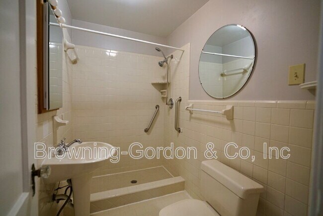 Foto del edificio - 1302 Caldwell Ave