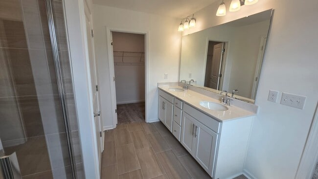 Building Photo - 15918 Parkside crossing Dr