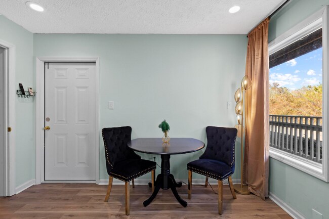 Building Photo - 1122 State Hwy 210