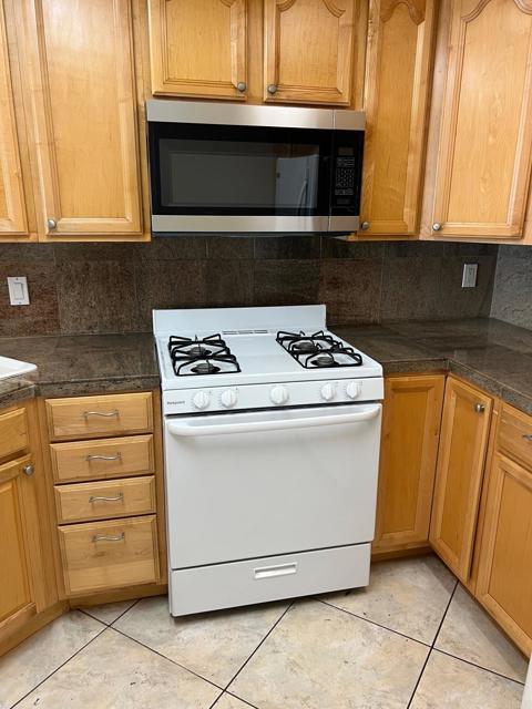 Foto del edificio - 9872 Shirley Gardens Dr