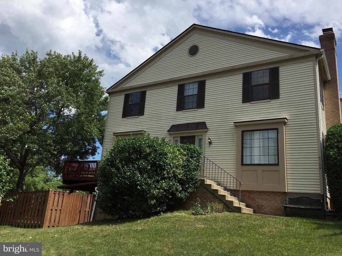 Foto principal - 6189 Old Brentford Ct