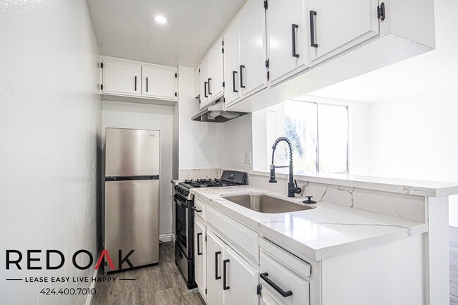 Building Photo - 10810 Sarah St