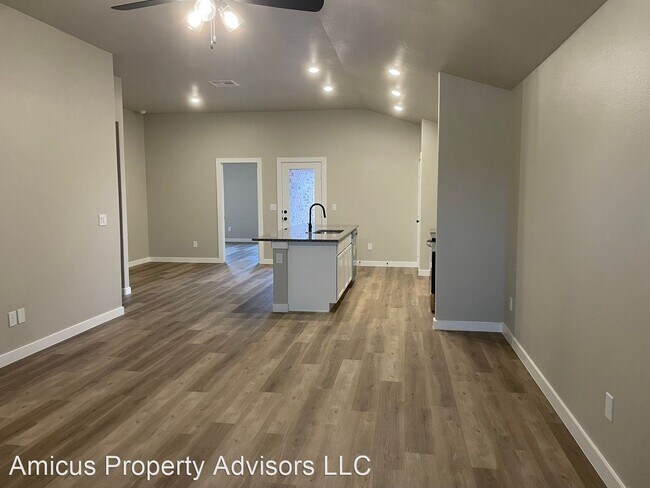 Building Photo - 3 br, 2 bath House - 406 E. 31st Street