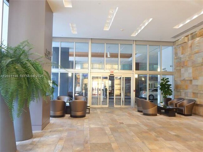 Building Photo - 500 Brickell Ave