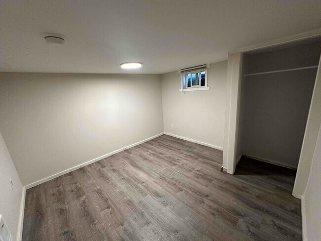 Building Photo - 370 2nd St