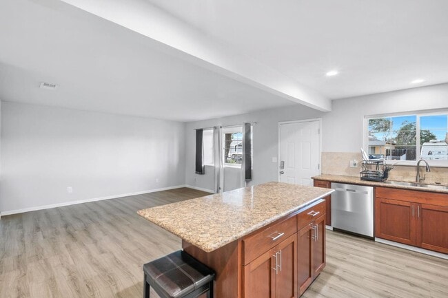 Foto del edificio - 16012 Julie Ln