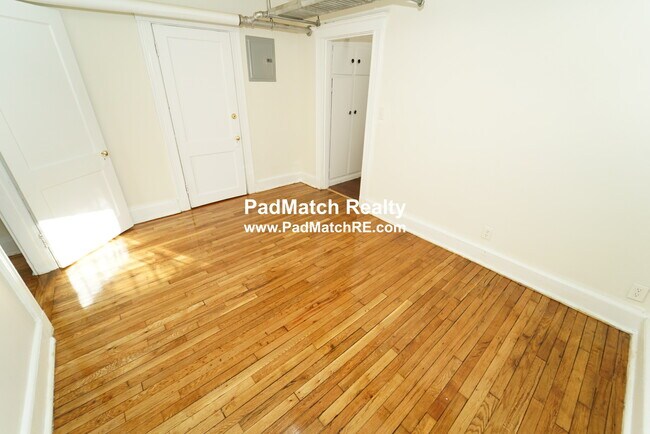 Building Photo - 3 Egremont Rd