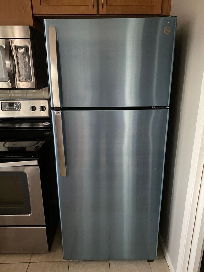 Building Photo - Amazing 3 Bed / 2.5 Bath Townhome in 1st V...