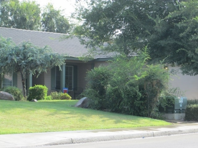 Building Photo - 9810 Manhattan Dr