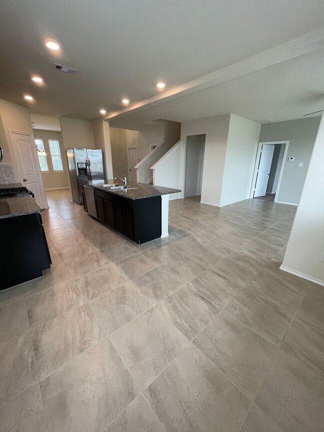 Foto del edificio - Large Beautiful Home located in the heart ...