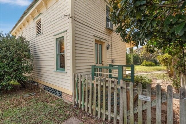 Foto del edificio - 705 Buttonwood St