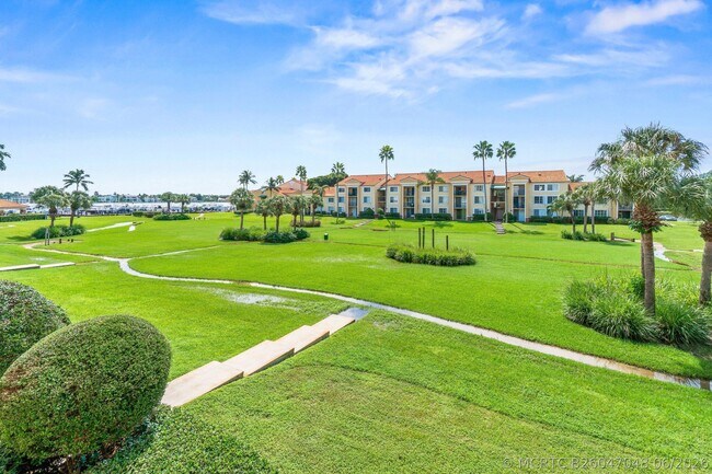 Foto del edificio - 145 Yacht Club Way