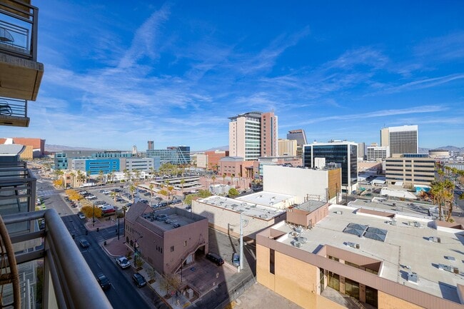 Foto del edificio - FULLY FURNISHED - JUHL - 2 BEDROOM 2 BATH WITH 2 PARKING SPACES