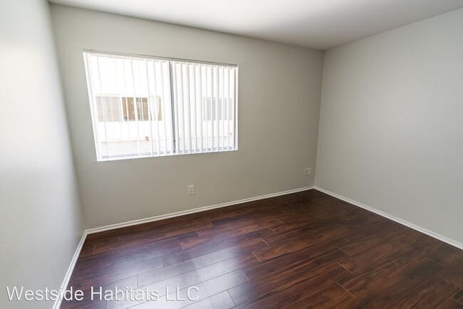 960 N. Alfred - fully renovated unit in Lo... photo'