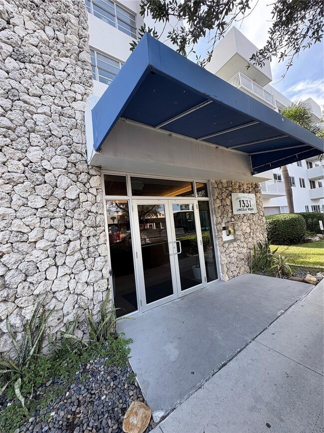 Building Photo - 1331 Lincoln Rd