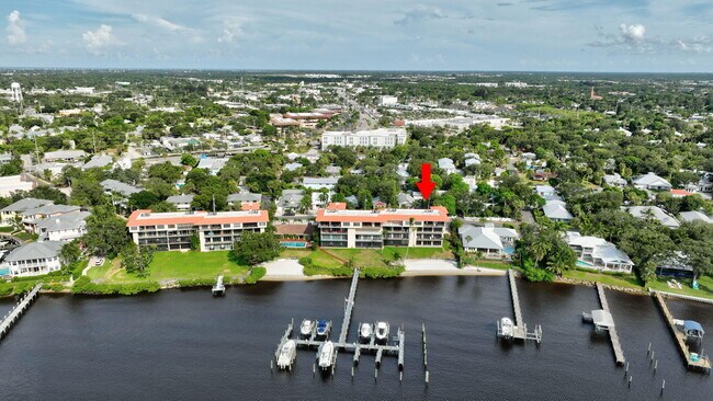 Foto del edificio - 624 SW St Lucie Crescent