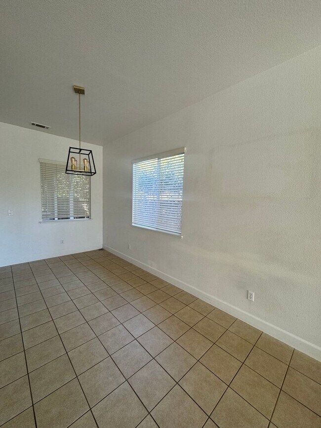 Building Photo - 709 Woodacre Dr