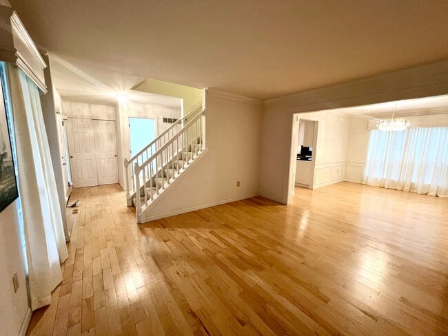 Building Photo - 16858 Crystal Springs Dr