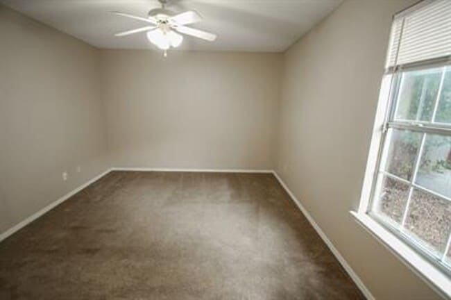 Building Photo - Great location! Amazing home in Fayetteville!