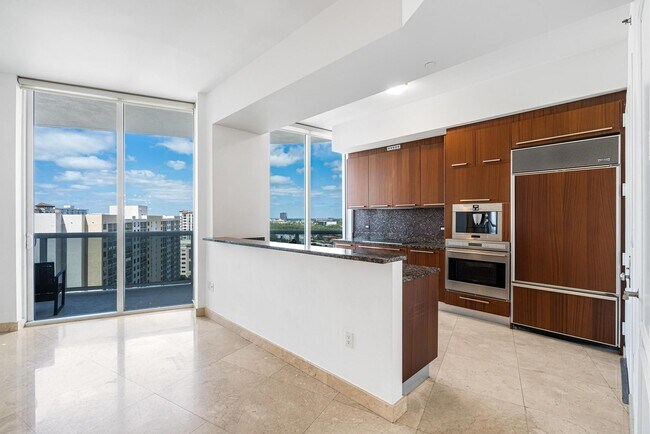 Foto del edificio - 16001 Collins Ave