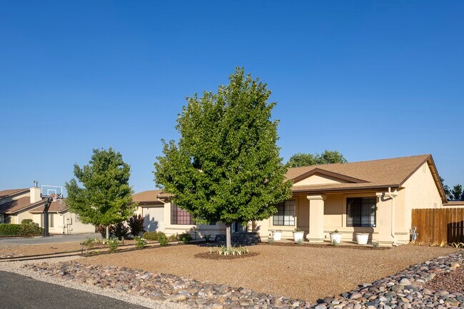 Foto del edificio - 7313 E Wren Dr