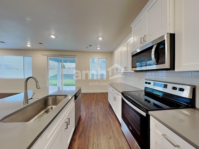 Foto del edificio - 749 S Rocker Ave